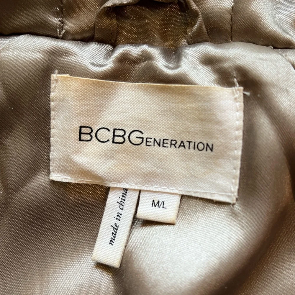 BCBGeneration‎ Faux Fur Hooded Vest Size M/L Excellent Condition!